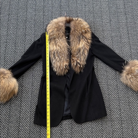 Chic Black Teddy Jacket with Faux Fur Accents - Picture 7 of 9